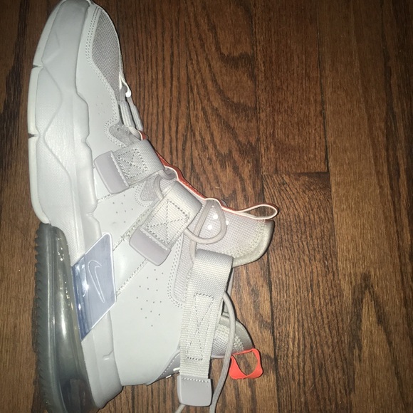 Nike Air Edge 270 - Picture 1 of 4